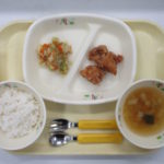 気にするそぶりを見せずに